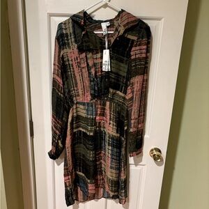 Brand new dress with stunning pattern.